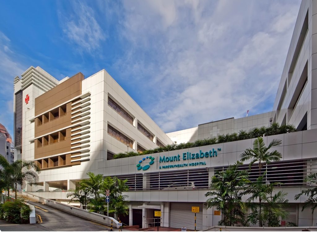 tampak depan gedung rumah sakit mount elizabeth singapore