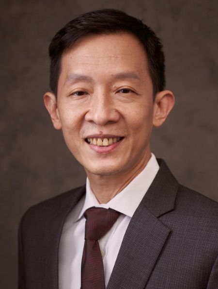 foto formal Dr. Johnathan Wee, dokter spesialis endodontik di Singapura